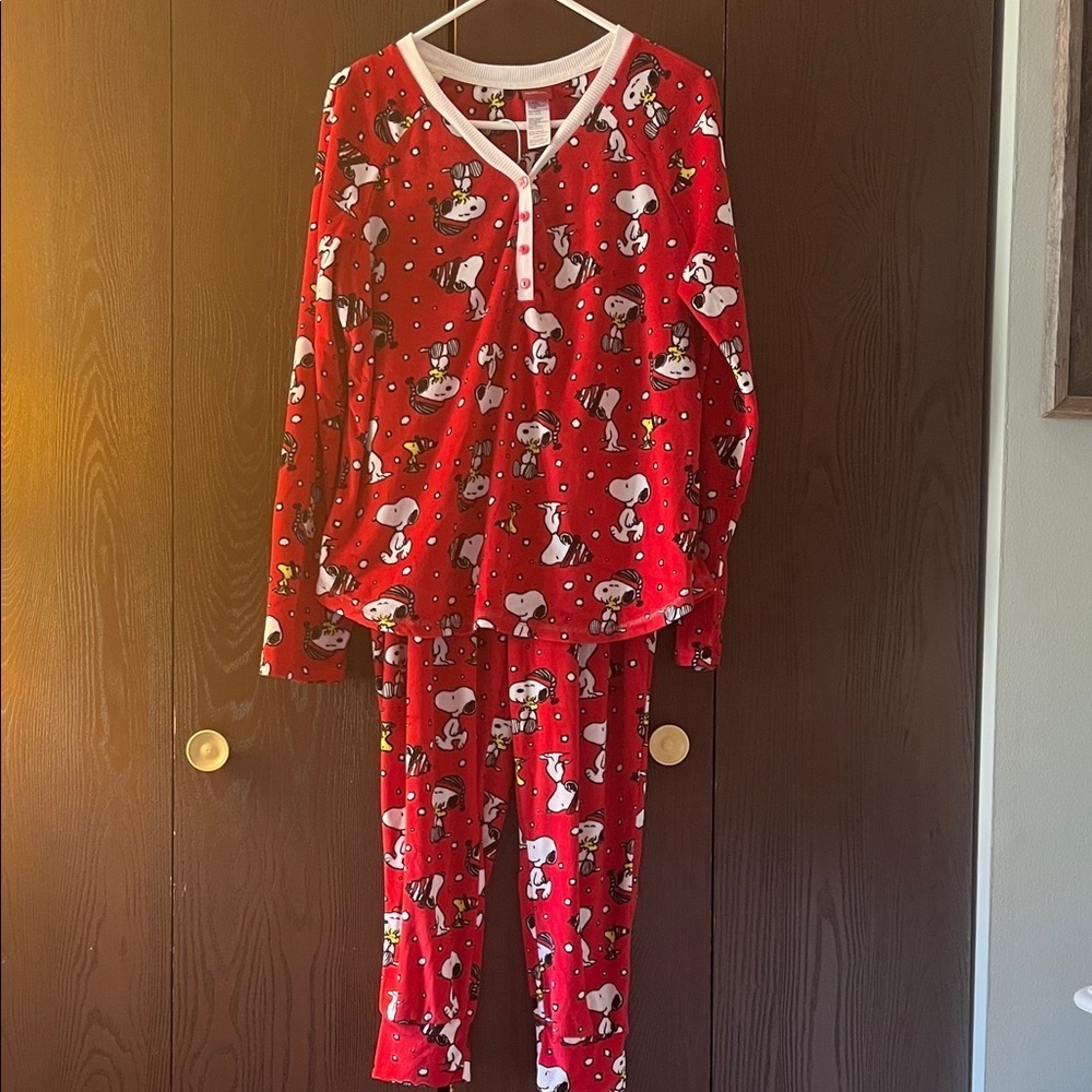 Peanuts women’s 2pc. red flannel pajamas. Size 12-14.